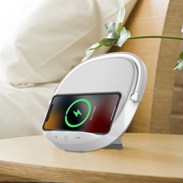 WiWU 3 en 1 Speaker, Lámpara De Escritorio y Carga Inalámbrica 15W - Image 2